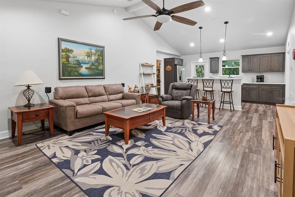 For Sale: $325,000 (2 beds, 2 baths, 1200 Square Feet)