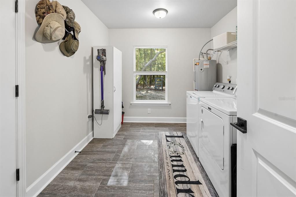 For Sale: $325,000 (2 beds, 2 baths, 1200 Square Feet)