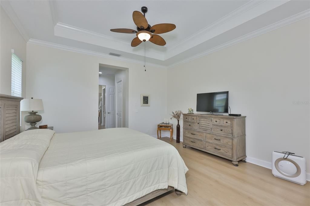 For Sale: $649,999 (3 beds, 2 baths, 2377 Square Feet)