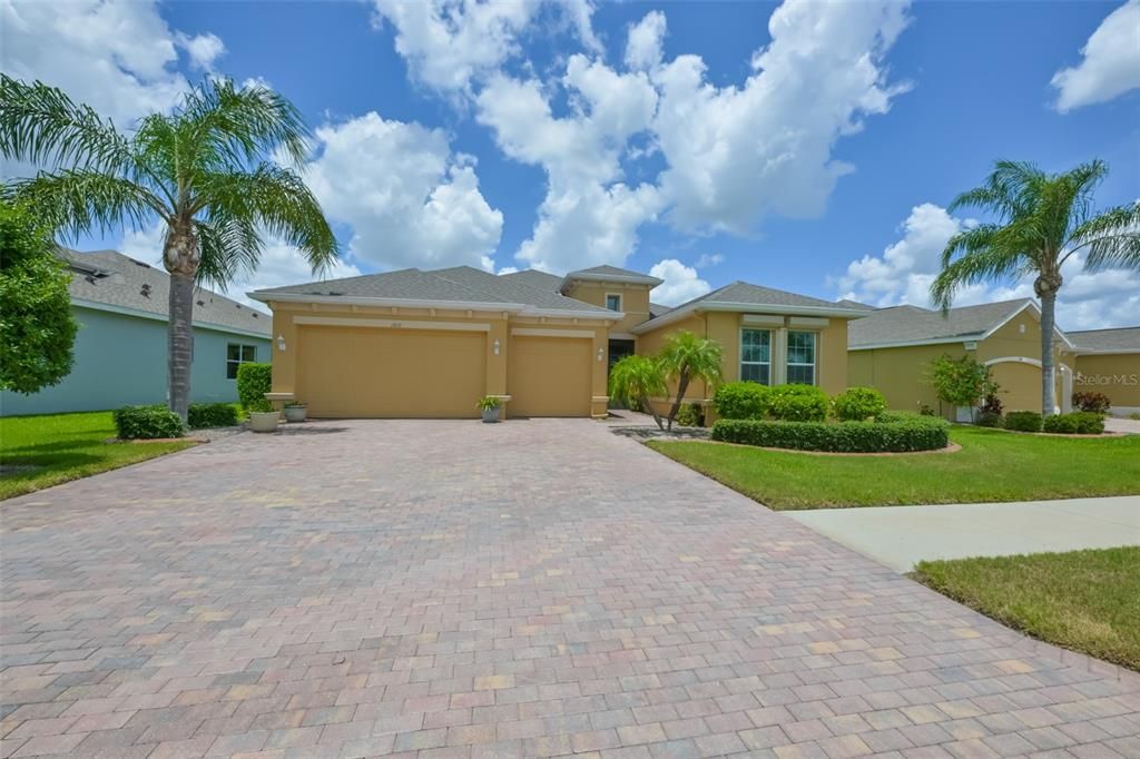 For Sale: $649,999 (3 beds, 2 baths, 2377 Square Feet)
