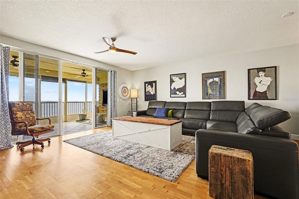 En Venta: $525,000 (2 camas, 2 baños, 1616 Pies cuadrados)