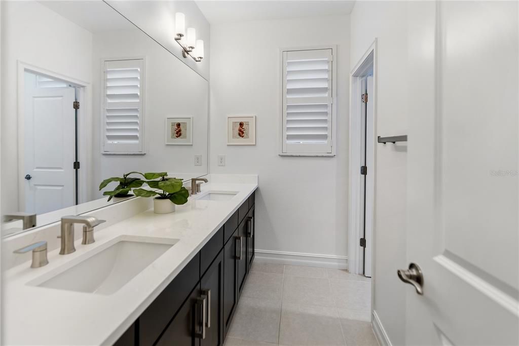 For Sale: $825,000 (4 beds, 4 baths, 3571 Square Feet)