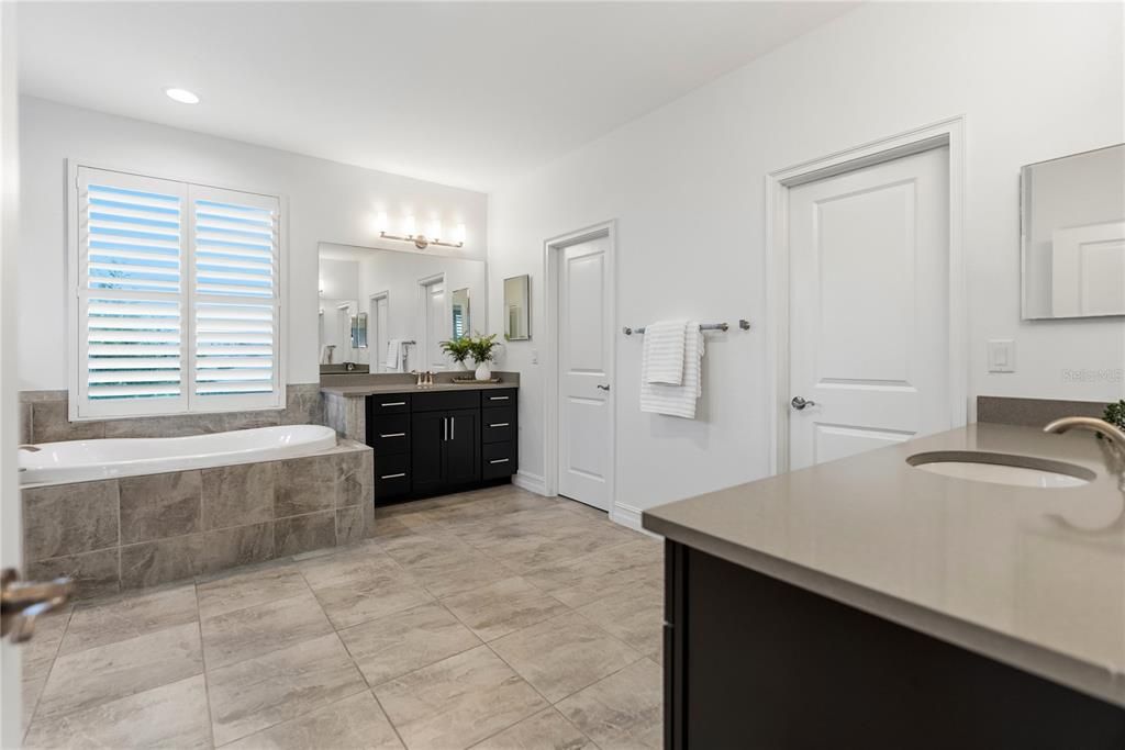 For Sale: $825,000 (4 beds, 4 baths, 3571 Square Feet)