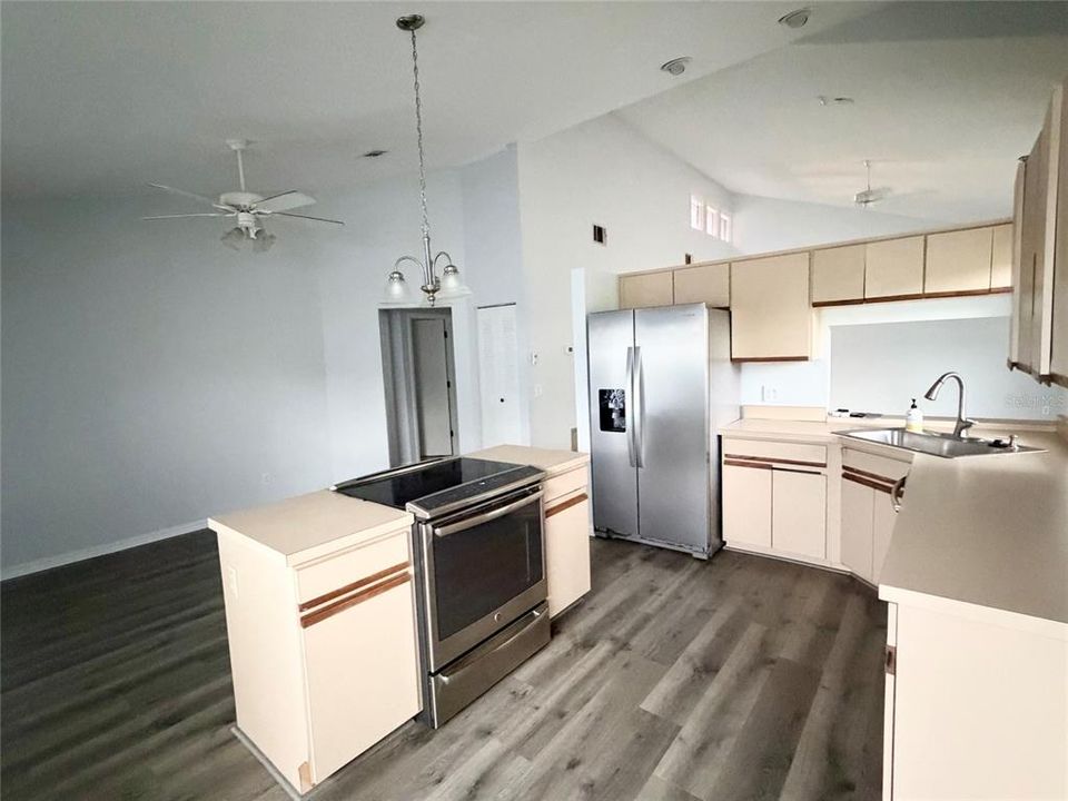 En Venta: $385,000 (2 camas, 2 baños, 1568 Pies cuadrados)