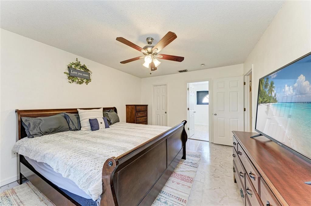 En Venta: $329,000 (3 camas, 2 baños, 1211 Pies cuadrados)