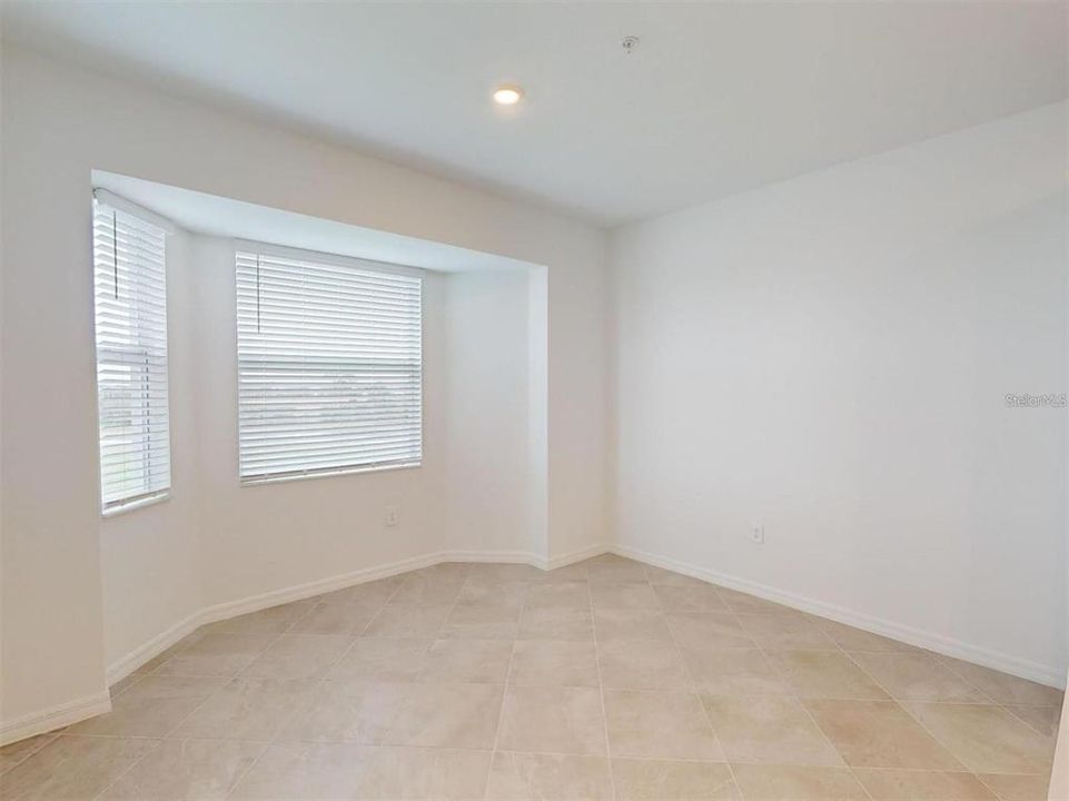 For Sale: $325,000 (2 beds, 2 baths, 1149 Square Feet)