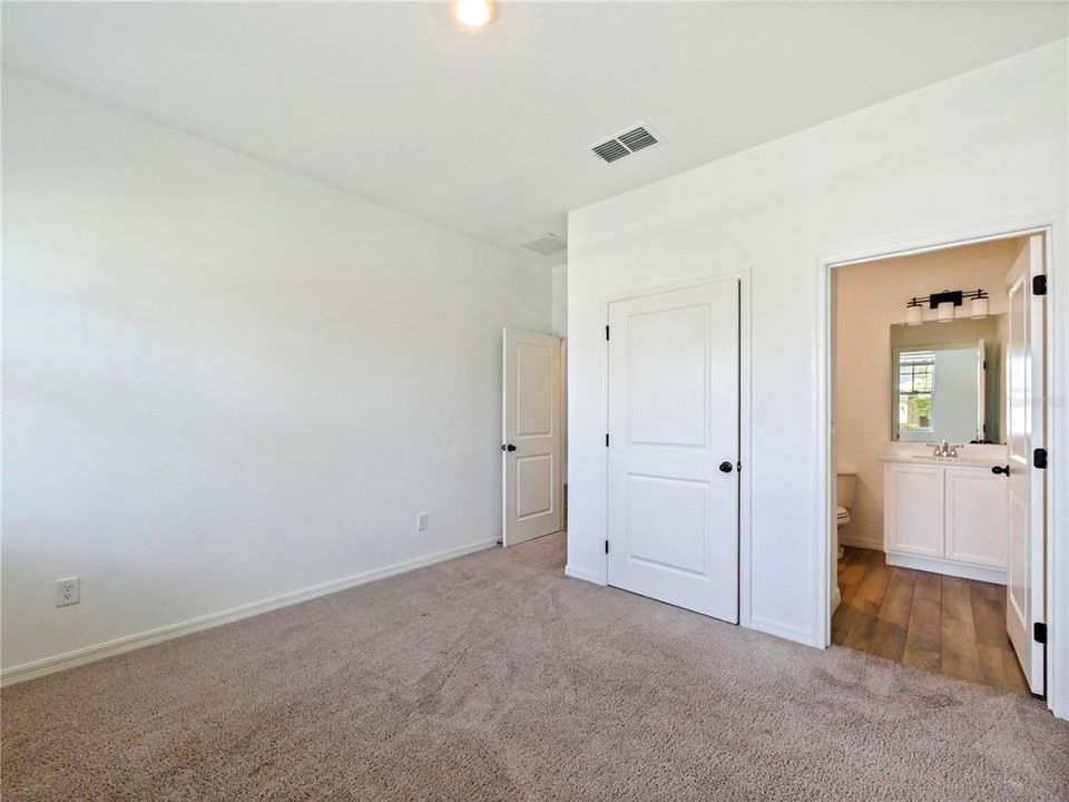 For Rent: $3,500 (5 beds, 4 baths, 3548 Square Feet)