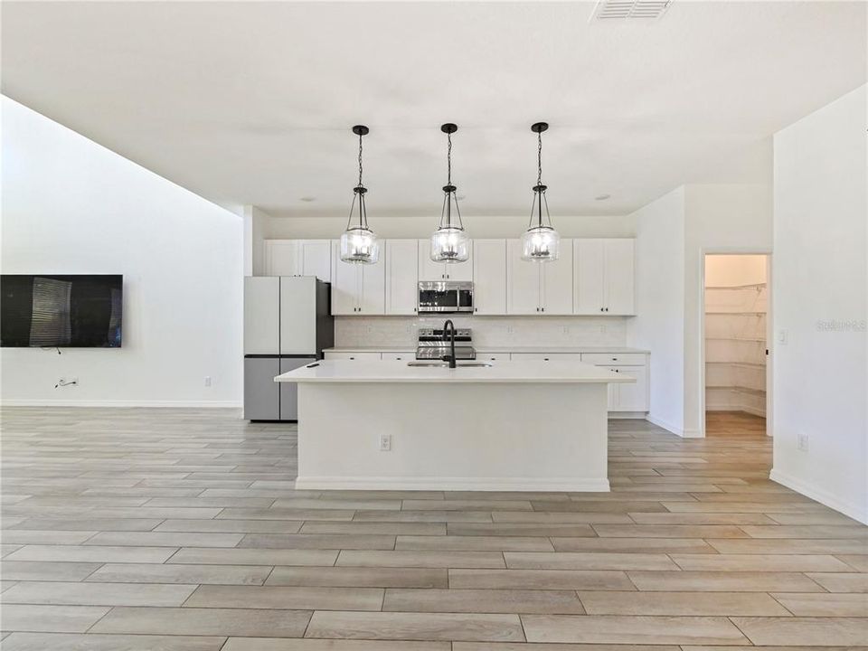 For Rent: $3,500 (5 beds, 4 baths, 3548 Square Feet)