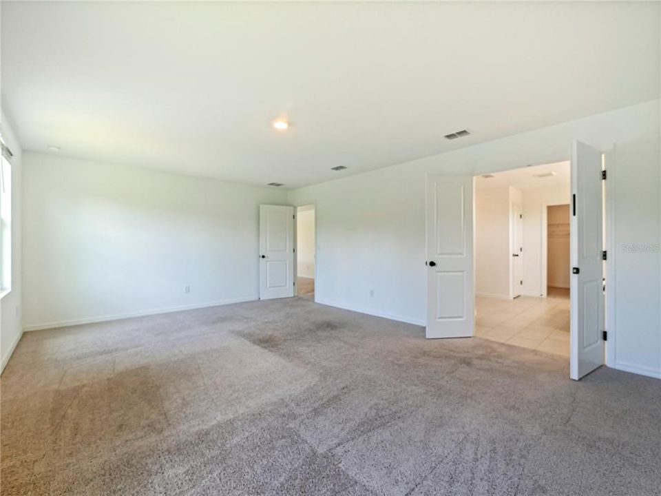 For Rent: $3,500 (5 beds, 4 baths, 3548 Square Feet)