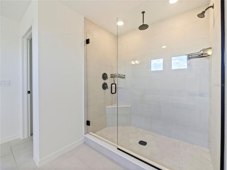 For Rent: $3,500 (5 beds, 4 baths, 3548 Square Feet)