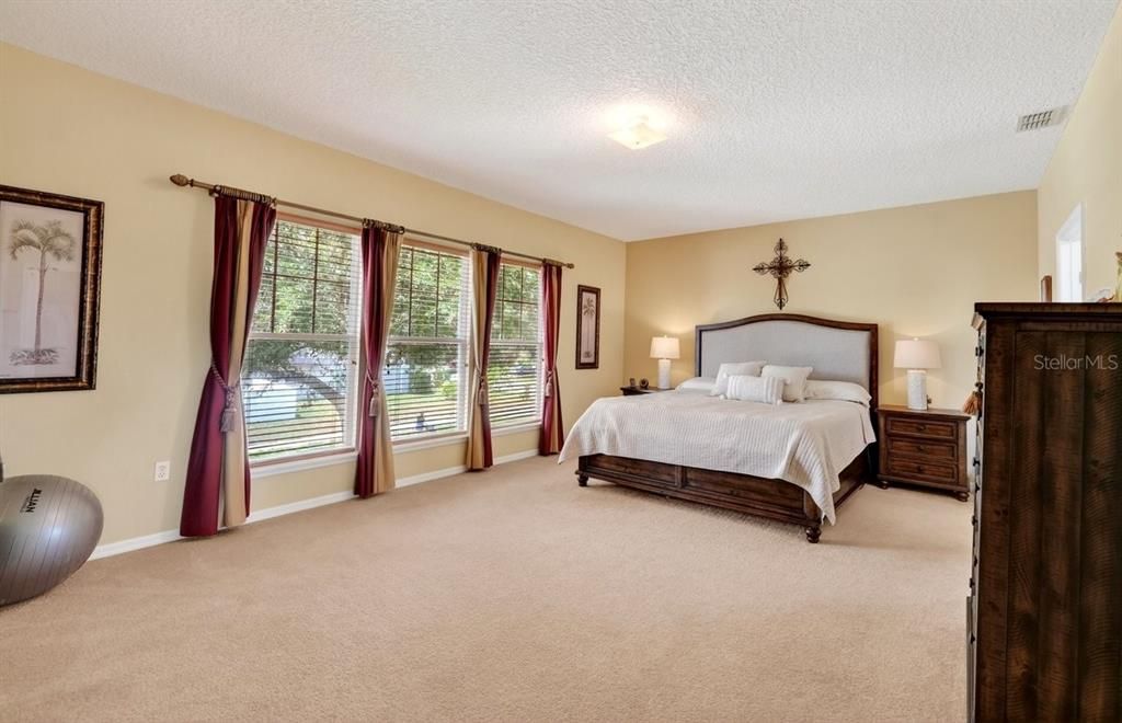 For Sale: $615,000 (5 beds, 4 baths, 3613 Square Feet)