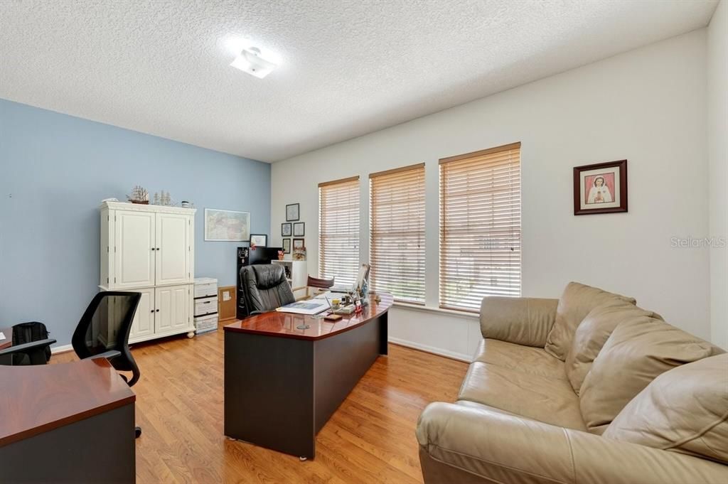 For Sale: $615,000 (5 beds, 4 baths, 3613 Square Feet)