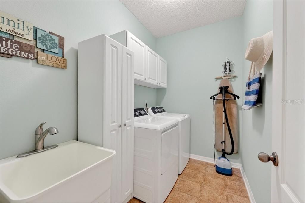 For Sale: $615,000 (5 beds, 4 baths, 3613 Square Feet)