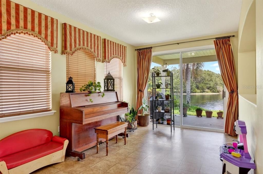 For Sale: $615,000 (5 beds, 4 baths, 3613 Square Feet)
