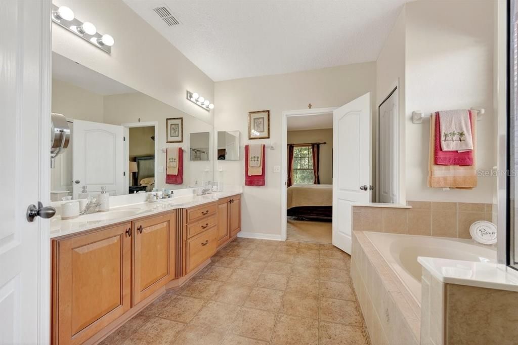 For Sale: $615,000 (5 beds, 4 baths, 3613 Square Feet)