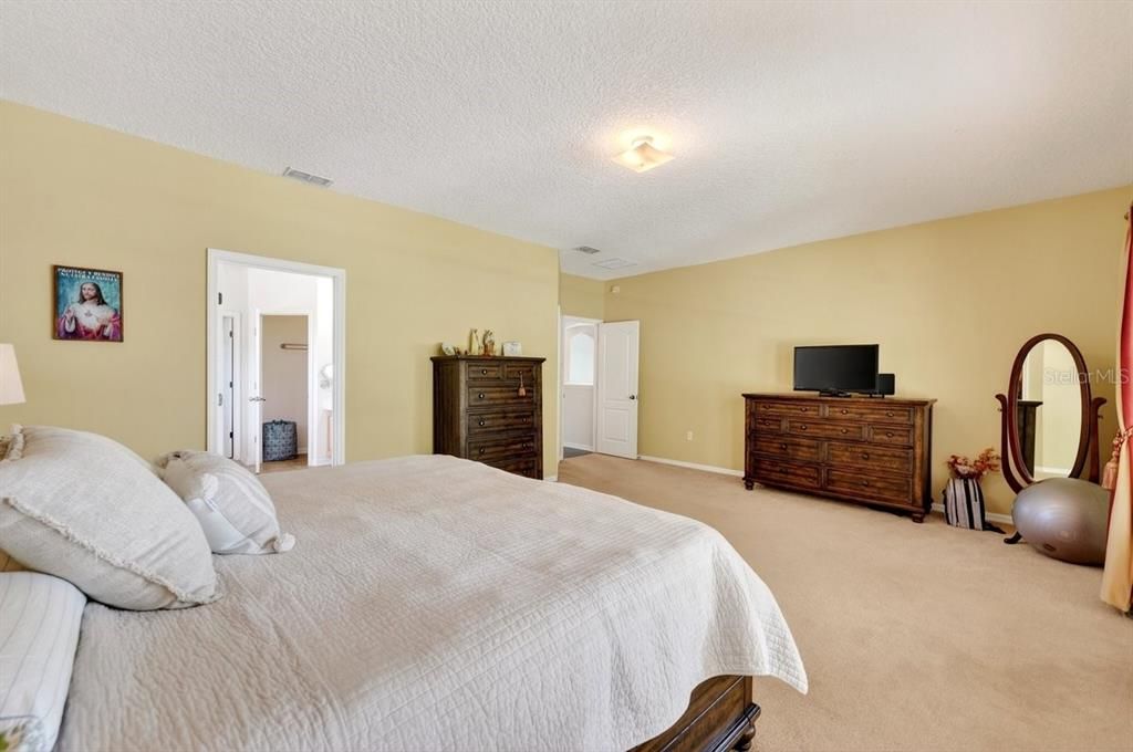For Sale: $615,000 (5 beds, 4 baths, 3613 Square Feet)