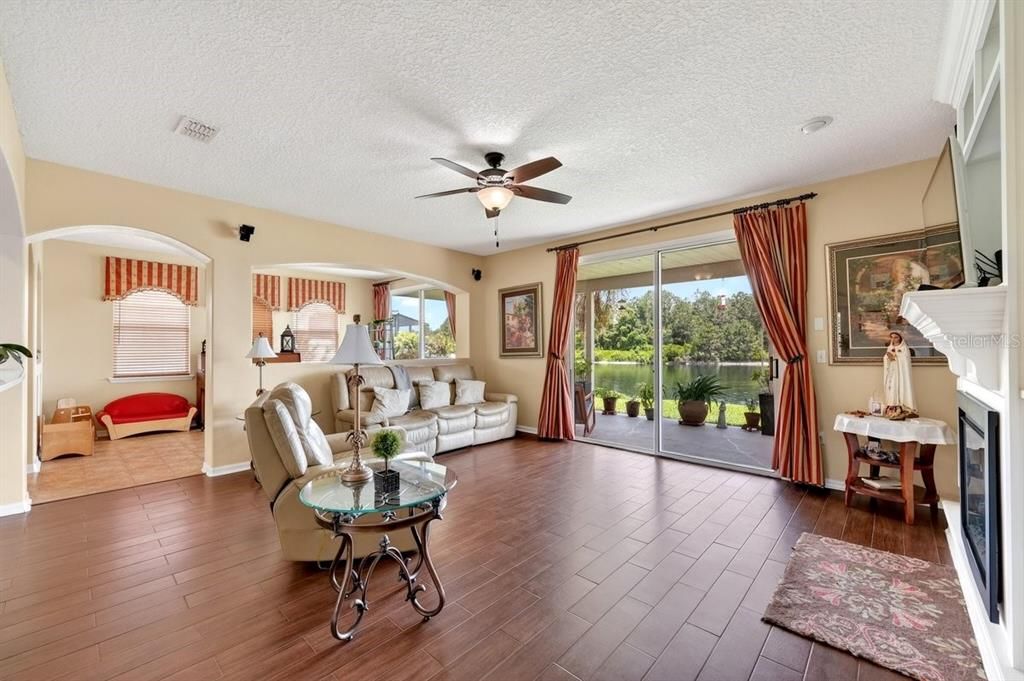 For Sale: $615,000 (5 beds, 4 baths, 3613 Square Feet)
