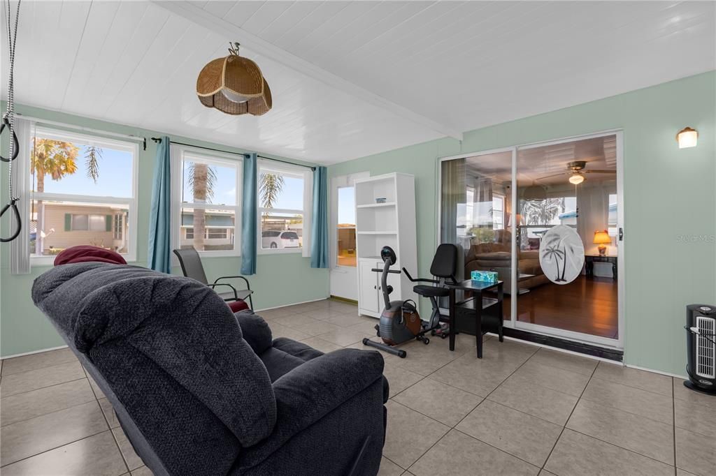 For Sale: $114,900 (2 beds, 2 baths, 1132 Square Feet)