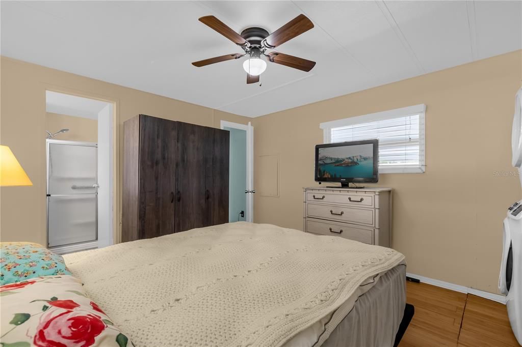For Sale: $114,900 (2 beds, 2 baths, 1132 Square Feet)