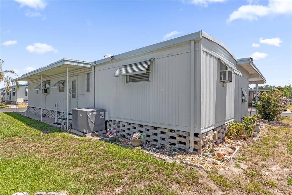For Sale: $114,900 (2 beds, 2 baths, 1132 Square Feet)
