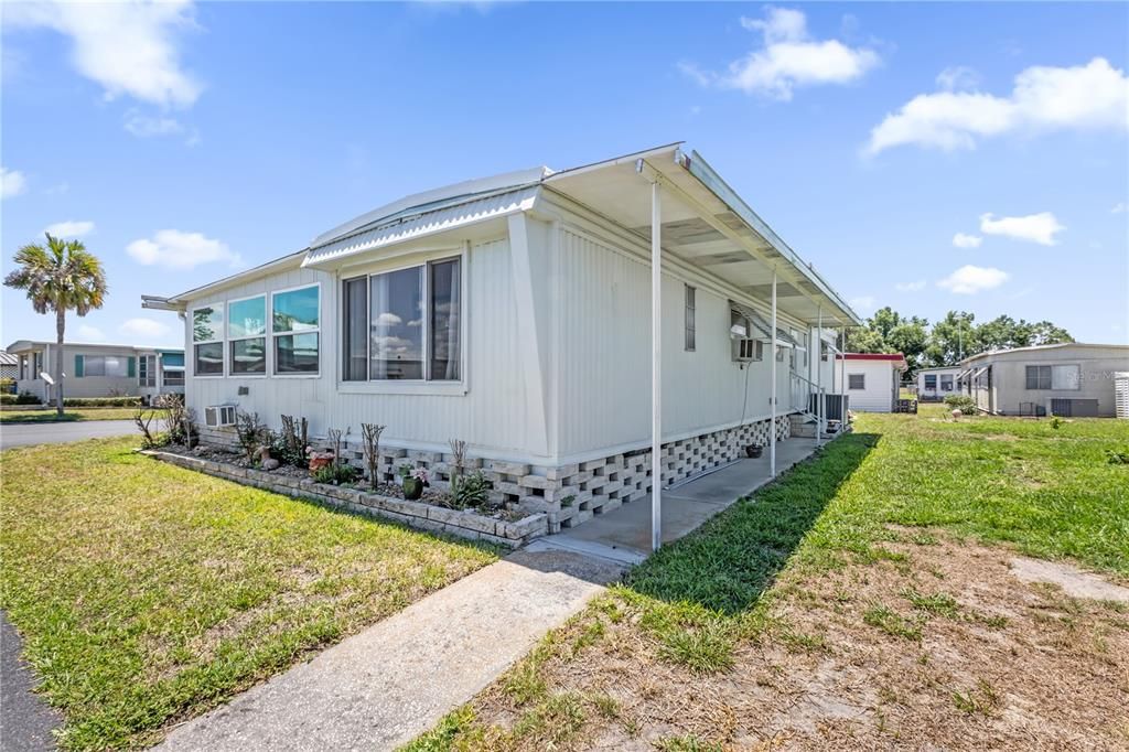 For Sale: $114,900 (2 beds, 2 baths, 1132 Square Feet)
