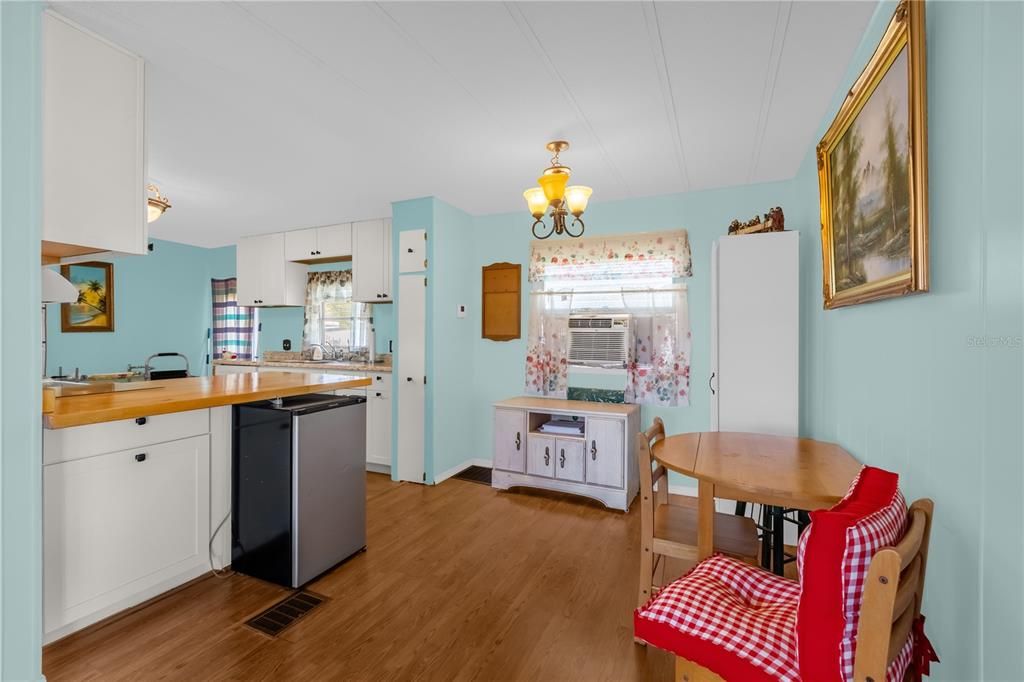 For Sale: $114,900 (2 beds, 2 baths, 1132 Square Feet)