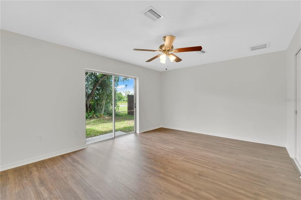 For Sale: $299,900 (3 beds, 2 baths, 1690 Square Feet)