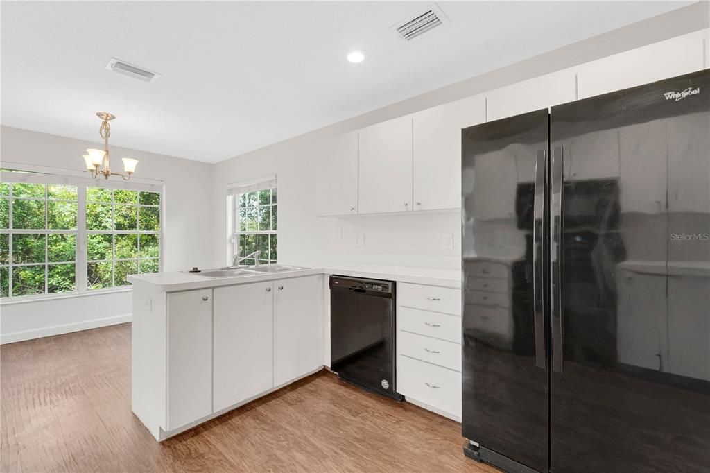 For Sale: $299,900 (3 beds, 2 baths, 1690 Square Feet)