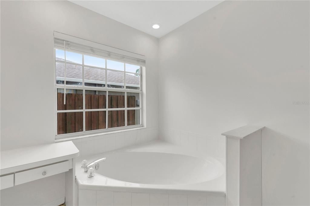 For Sale: $299,900 (3 beds, 2 baths, 1690 Square Feet)