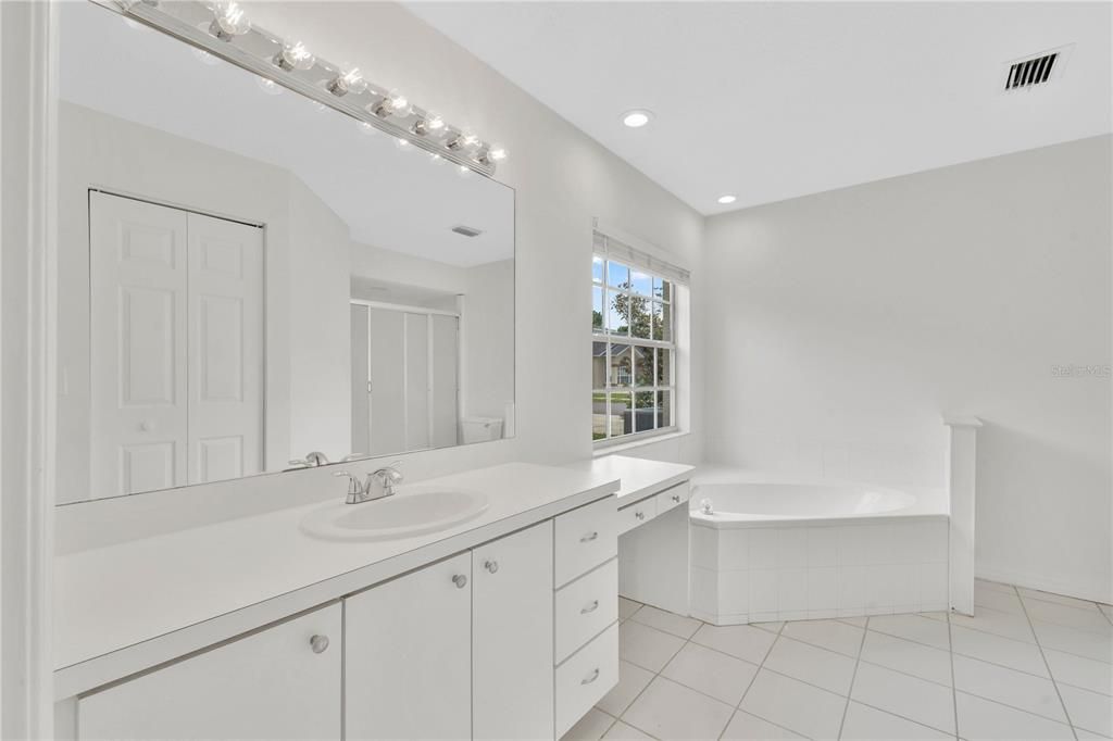 For Sale: $299,900 (3 beds, 2 baths, 1690 Square Feet)