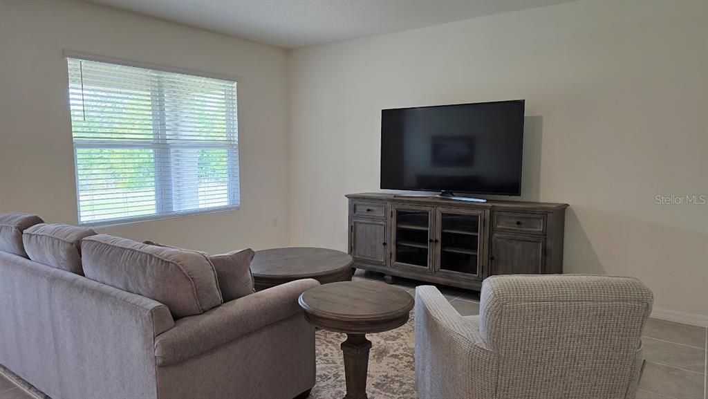 For Sale: $349,900 (3 beds, 2 baths, 1685 Square Feet)