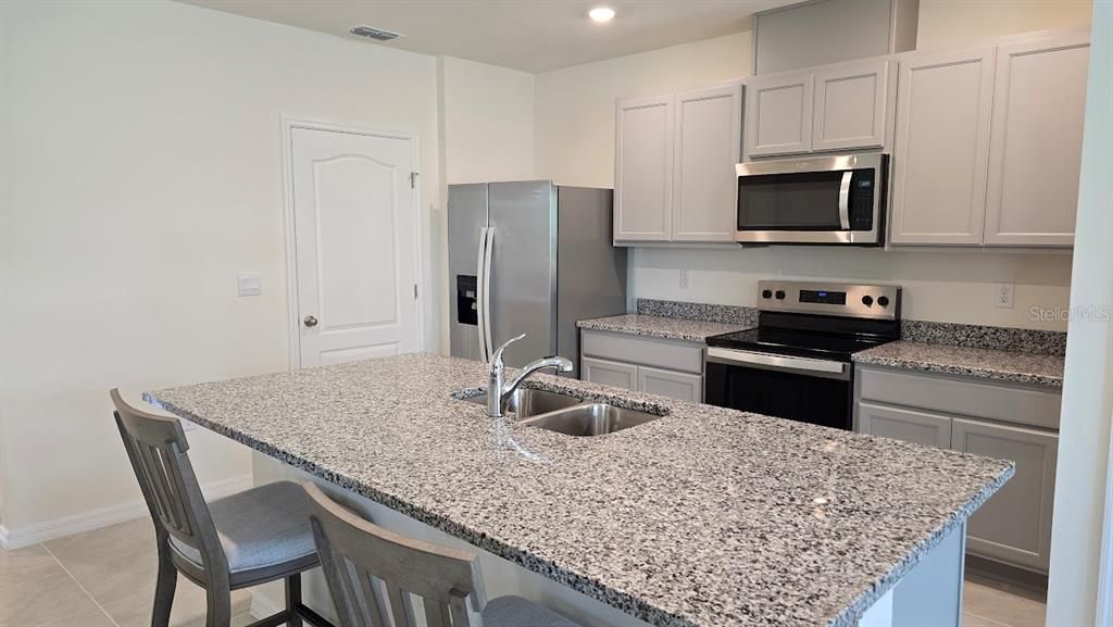For Sale: $349,900 (3 beds, 2 baths, 1685 Square Feet)