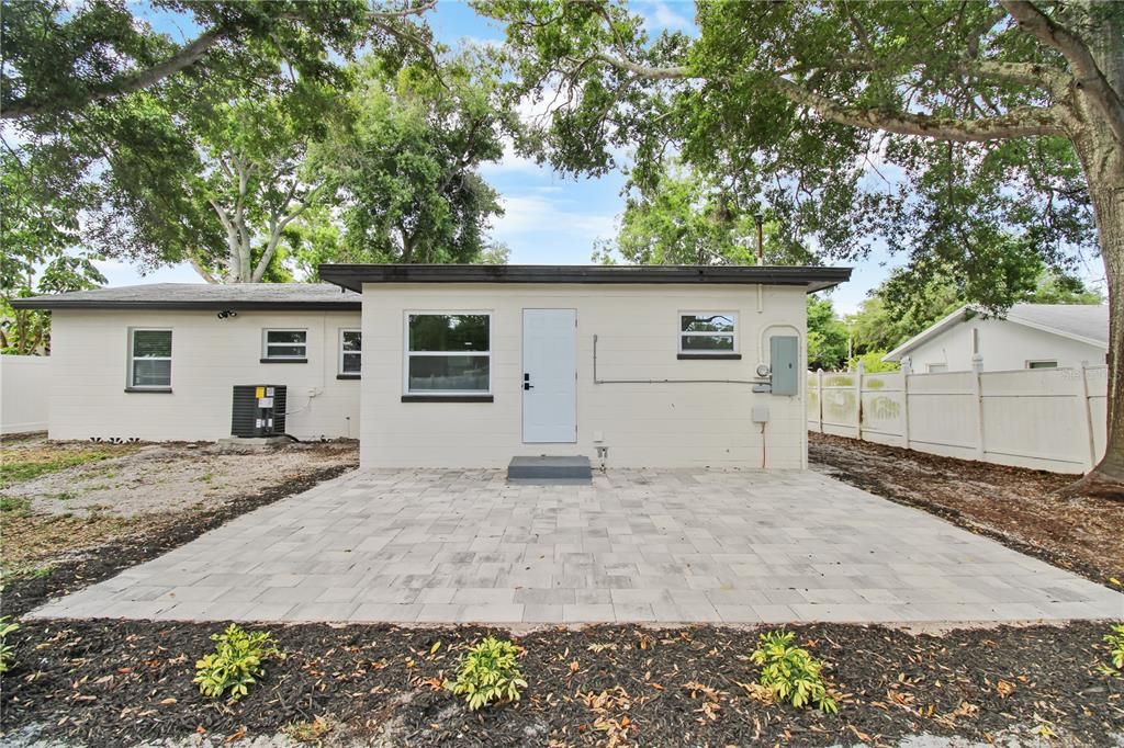 Active With Contract: $425,000 (3 beds, 2 baths, 1100 Square Feet)