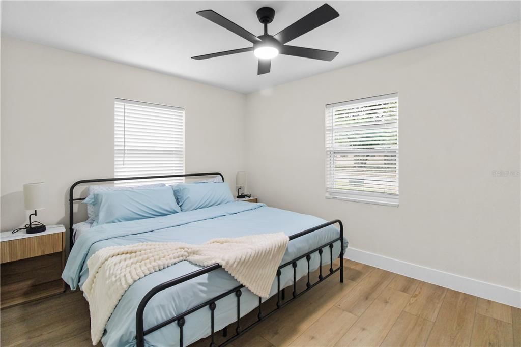 Active With Contract: $425,000 (3 beds, 2 baths, 1100 Square Feet)