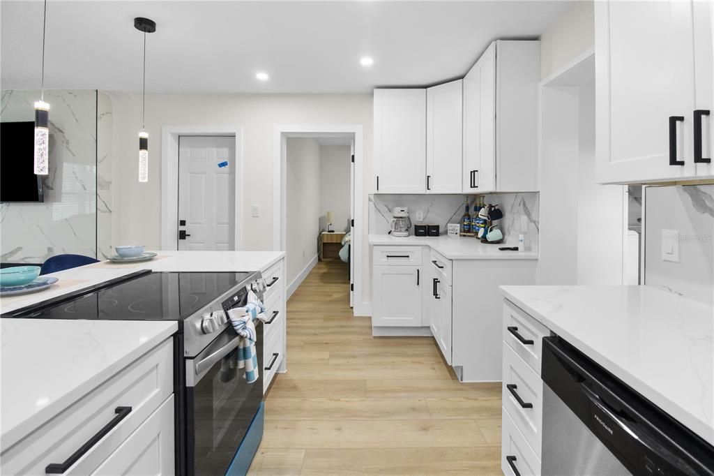 Active With Contract: $425,000 (3 beds, 2 baths, 1100 Square Feet)