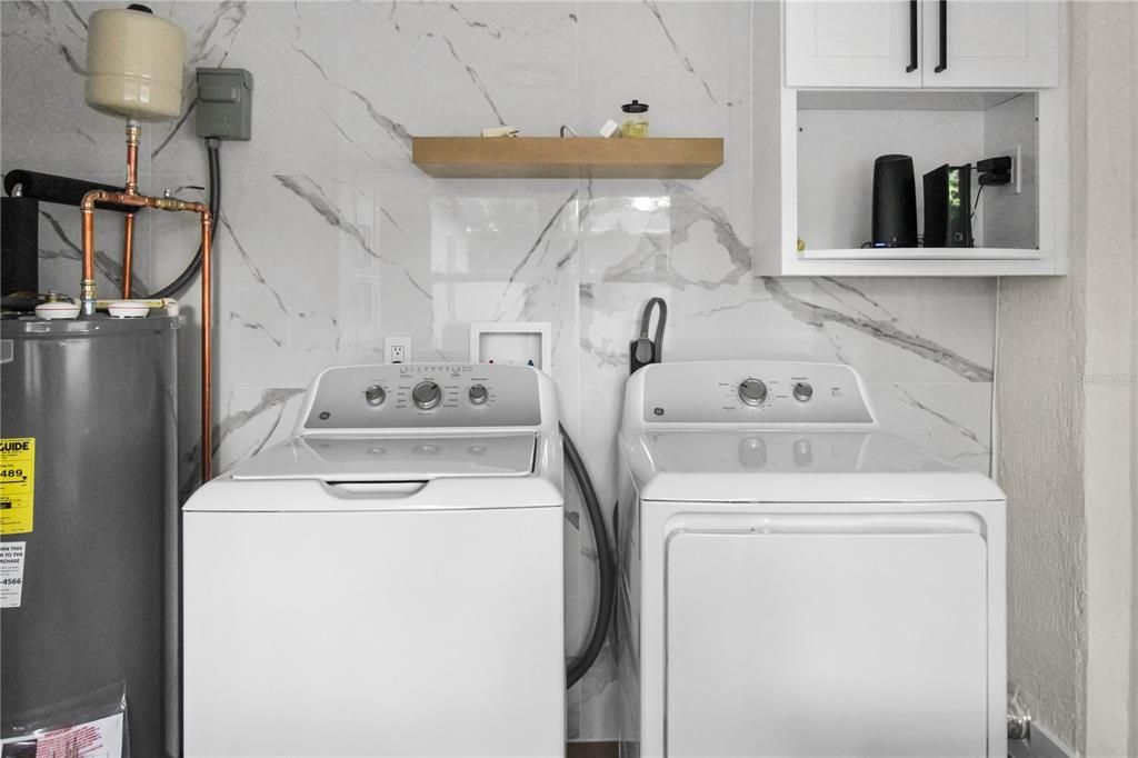 Active With Contract: $425,000 (3 beds, 2 baths, 1100 Square Feet)
