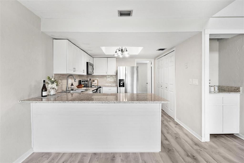 For Sale: $154,900 (3 beds, 3 baths, 1474 Square Feet)
