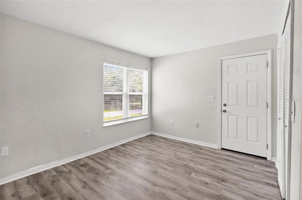 For Sale: $154,900 (3 beds, 3 baths, 1474 Square Feet)