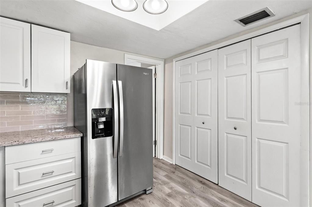 For Sale: $154,900 (3 beds, 3 baths, 1474 Square Feet)