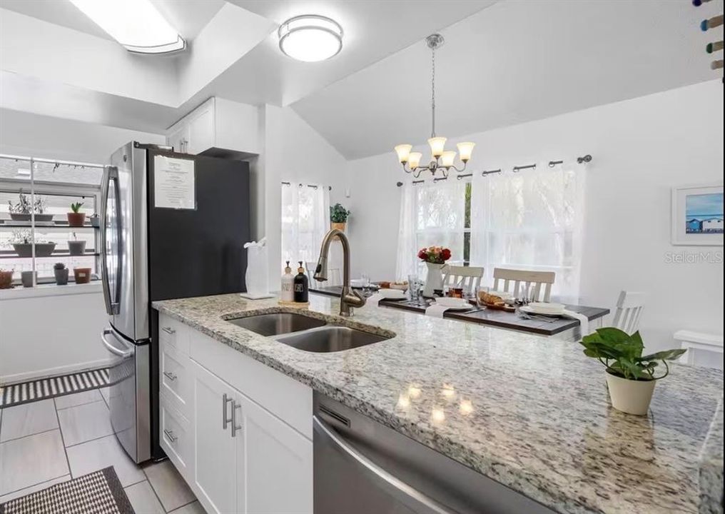 En Venta: $779,000 (3 camas, 2 baños, 1736 Pies cuadrados)