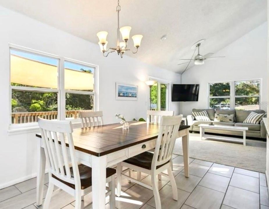 En Venta: $779,000 (3 camas, 2 baños, 1736 Pies cuadrados)