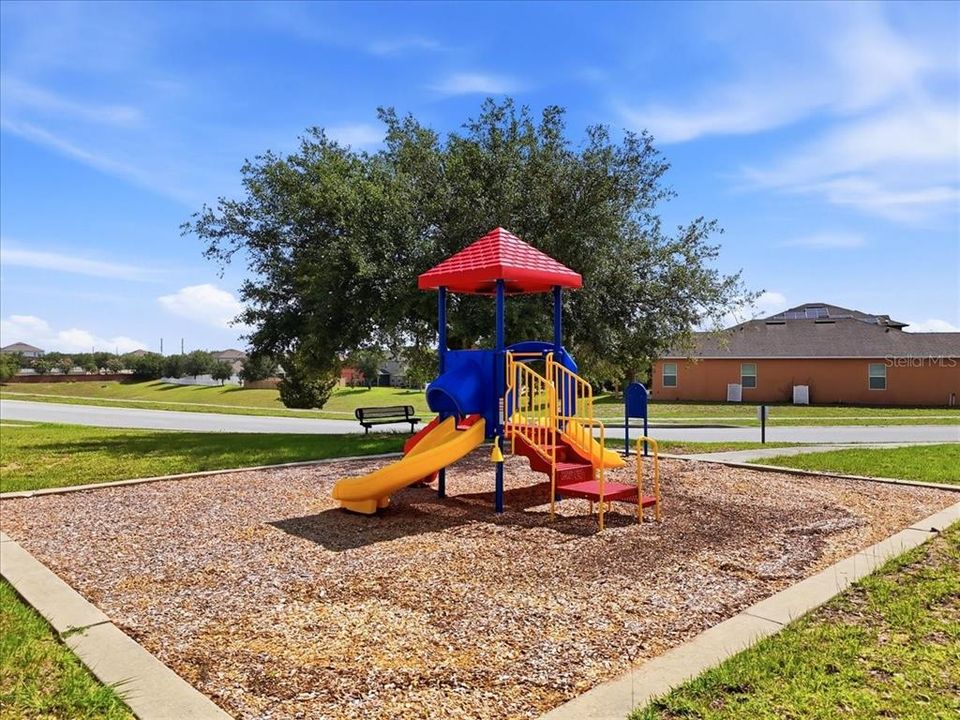 For Sale: $439,999 (5 beds, 2 baths, 2825 Square Feet)