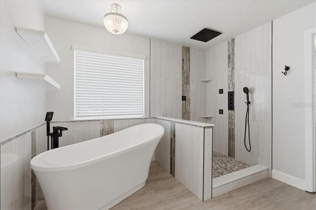 For Sale: $439,999 (5 beds, 2 baths, 2825 Square Feet)