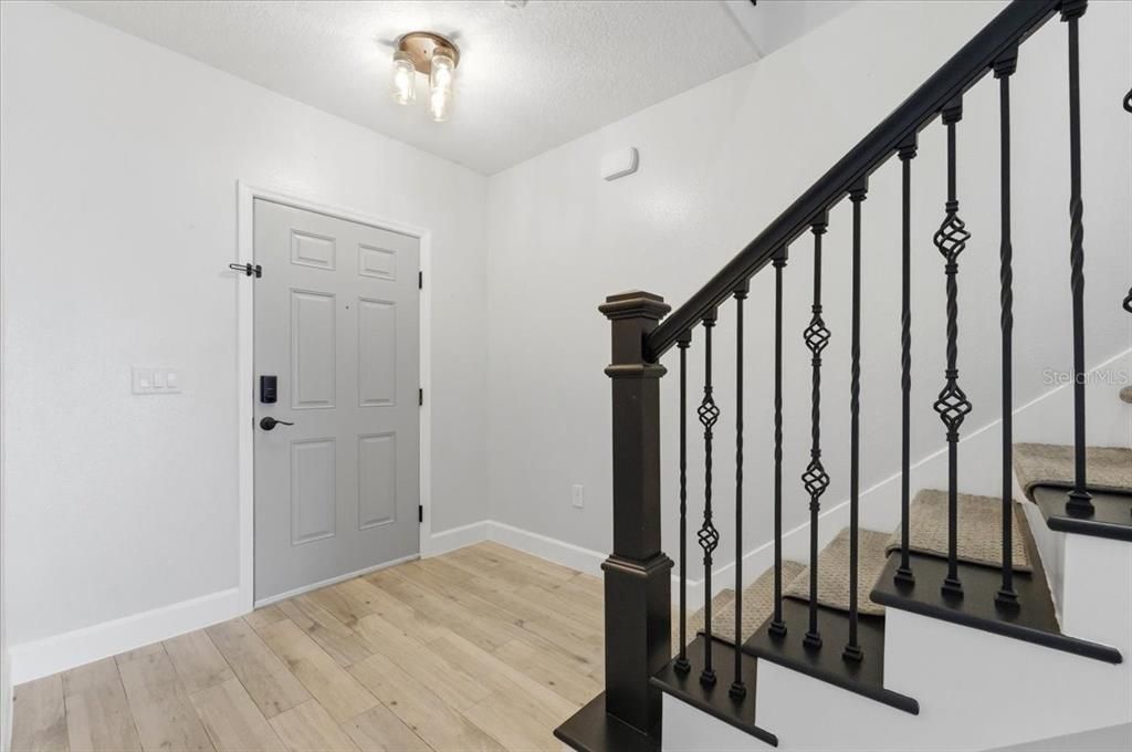 For Sale: $439,999 (5 beds, 2 baths, 2825 Square Feet)