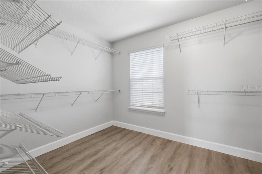 For Sale: $439,999 (5 beds, 2 baths, 2825 Square Feet)