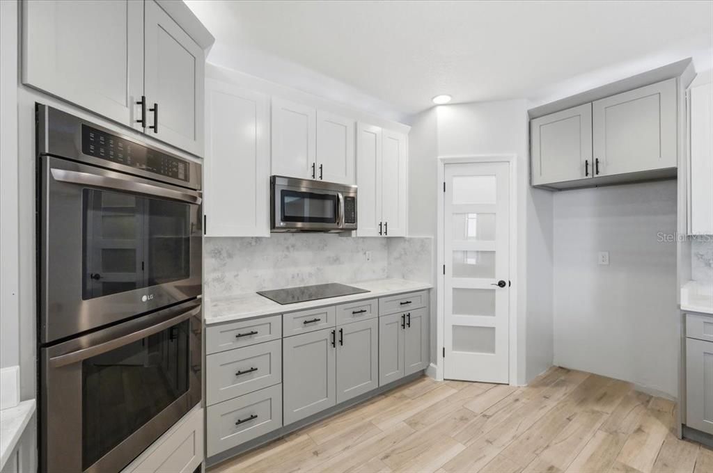 For Sale: $439,999 (5 beds, 2 baths, 2825 Square Feet)