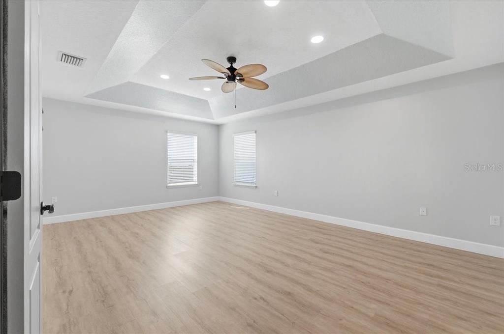 For Sale: $439,999 (5 beds, 2 baths, 2825 Square Feet)