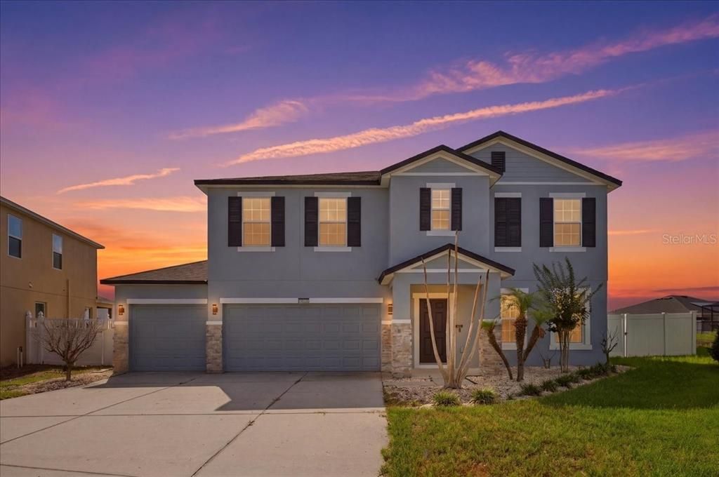 For Sale: $439,999 (5 beds, 2 baths, 2825 Square Feet)