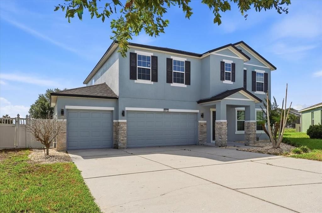 For Sale: $439,999 (5 beds, 2 baths, 2825 Square Feet)