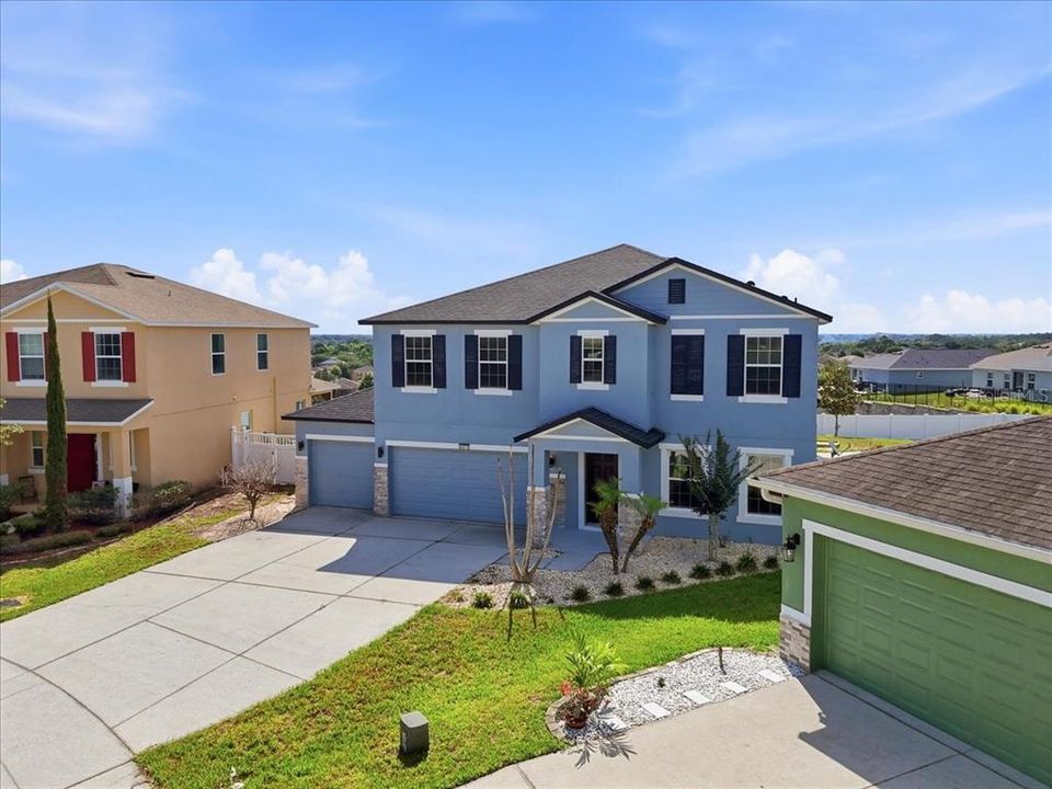 For Sale: $439,999 (5 beds, 2 baths, 2825 Square Feet)